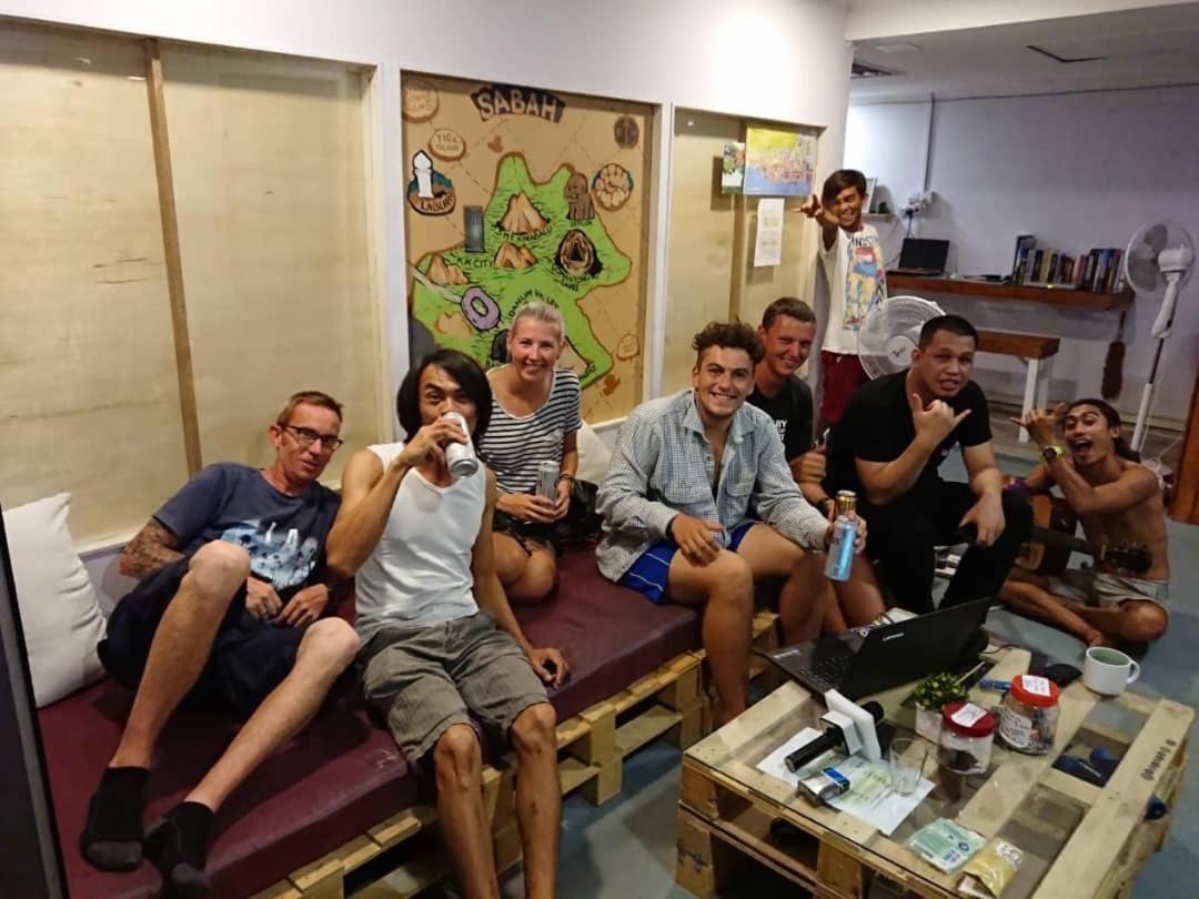 ゲット イン バックパッカーズ コタキナバル エクステリア 写真