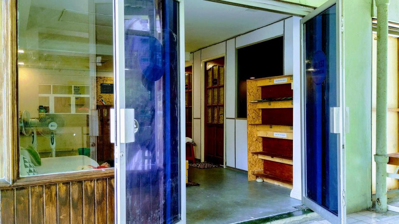 ゲット イン バックパッカーズ コタキナバル エクステリア 写真